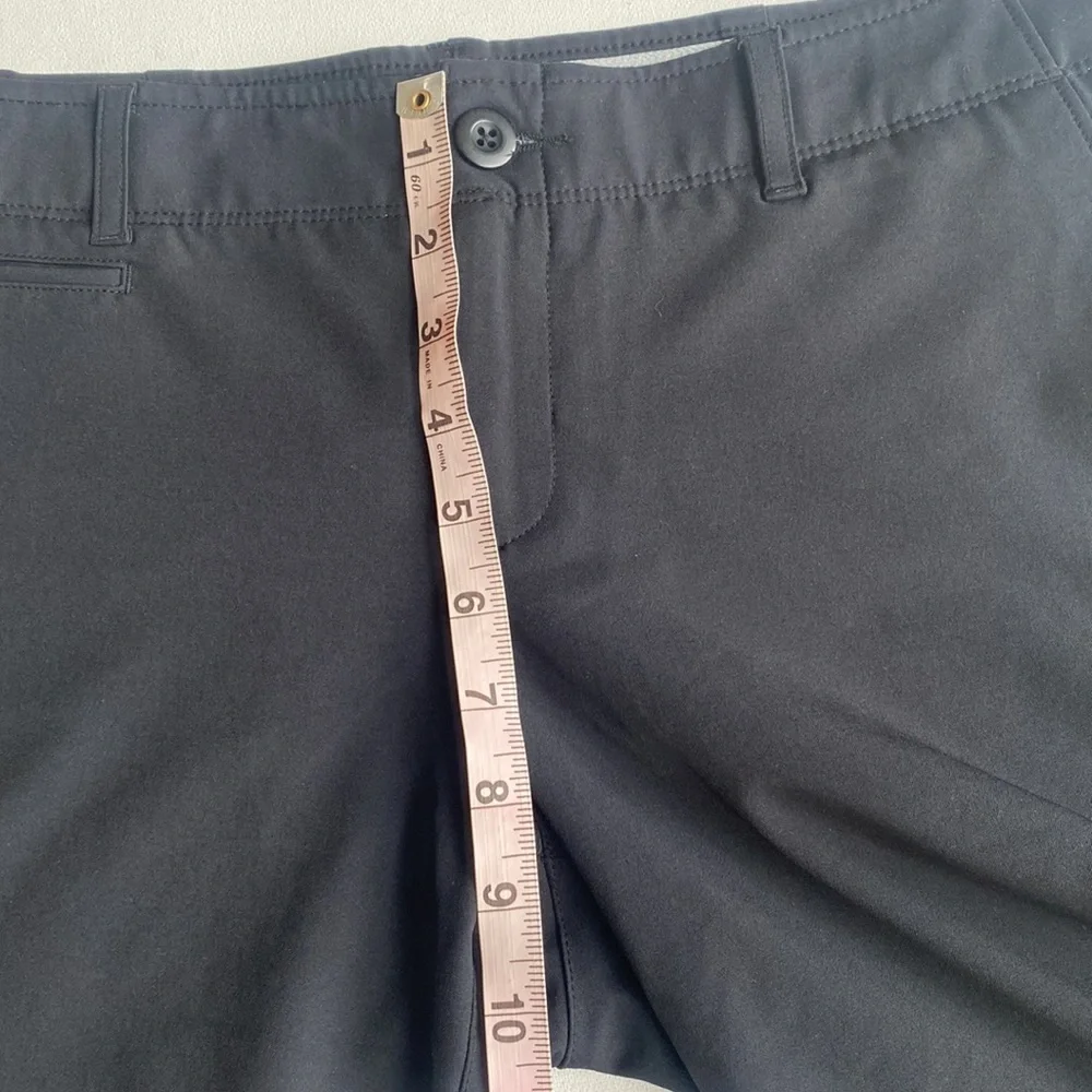 (A6) Under Armor Black Button Fly‎ split hem Fitted shorts, Size S